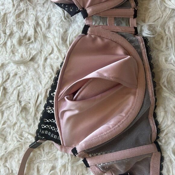 Victoria's Secret Lace Lightly Lined Plunge Black & pink Bra LUXE LINGERIE 32DD - Picture 7 of 9